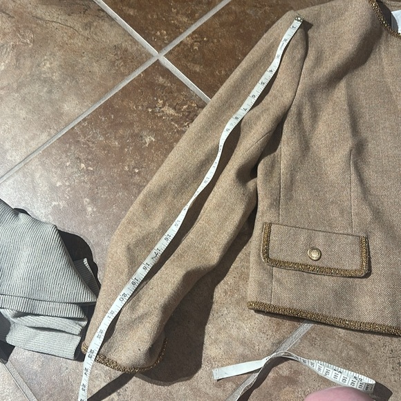 Goelia tan jacket - Picture 8 of 8